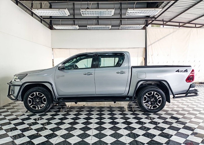 Used 8
                    TOYOTA
                     for Sale Image