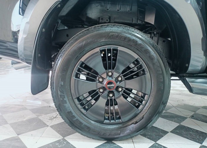 Used 6
                    ISUZU
                     for Sale Image