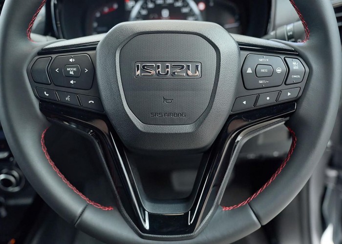 Used 1
                    ISUZU
                     for Sale Image